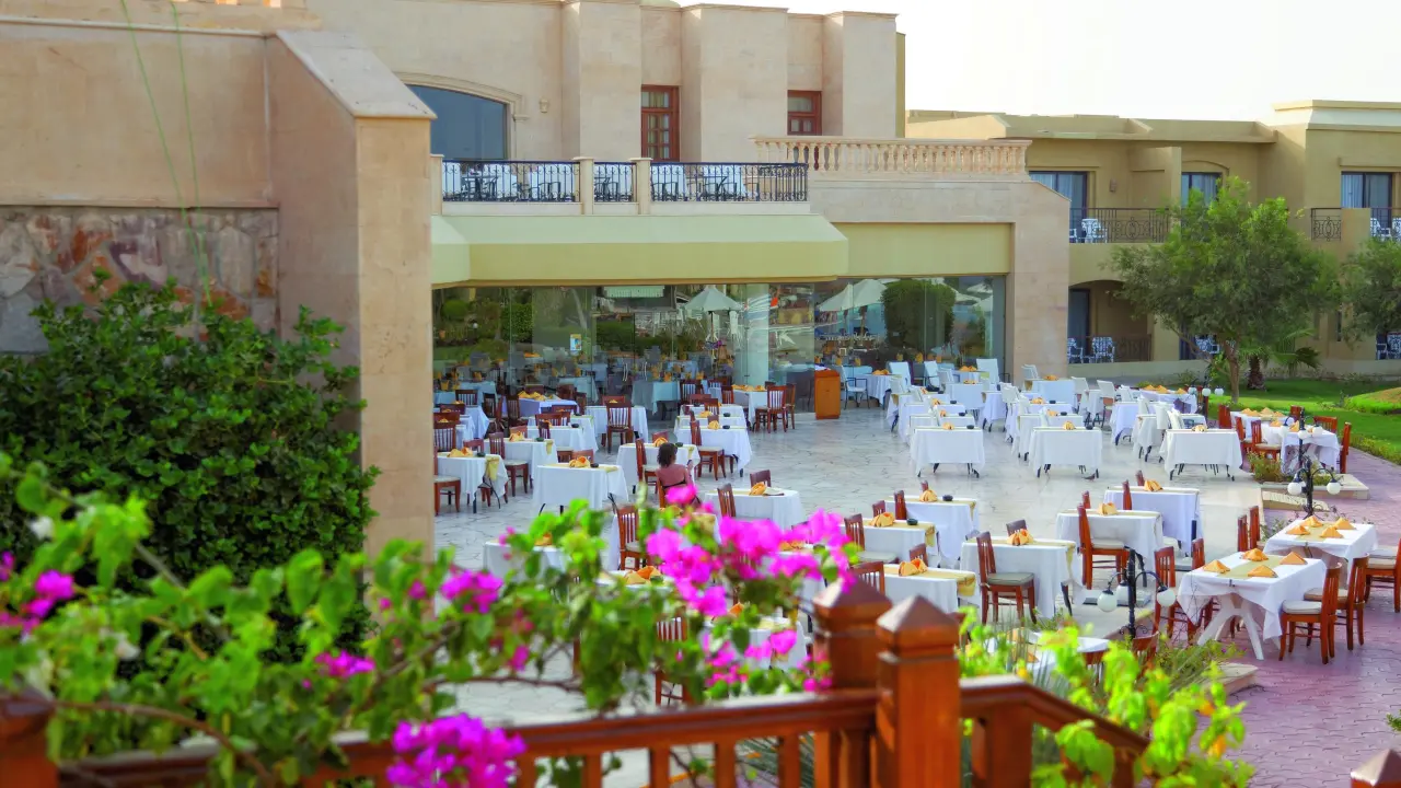 الفندق ثري كورنرز فيروز بلازا بيتش - مرسى علم